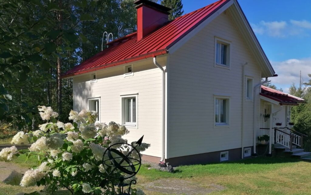 Ulkomaalaus omakotitaloon.