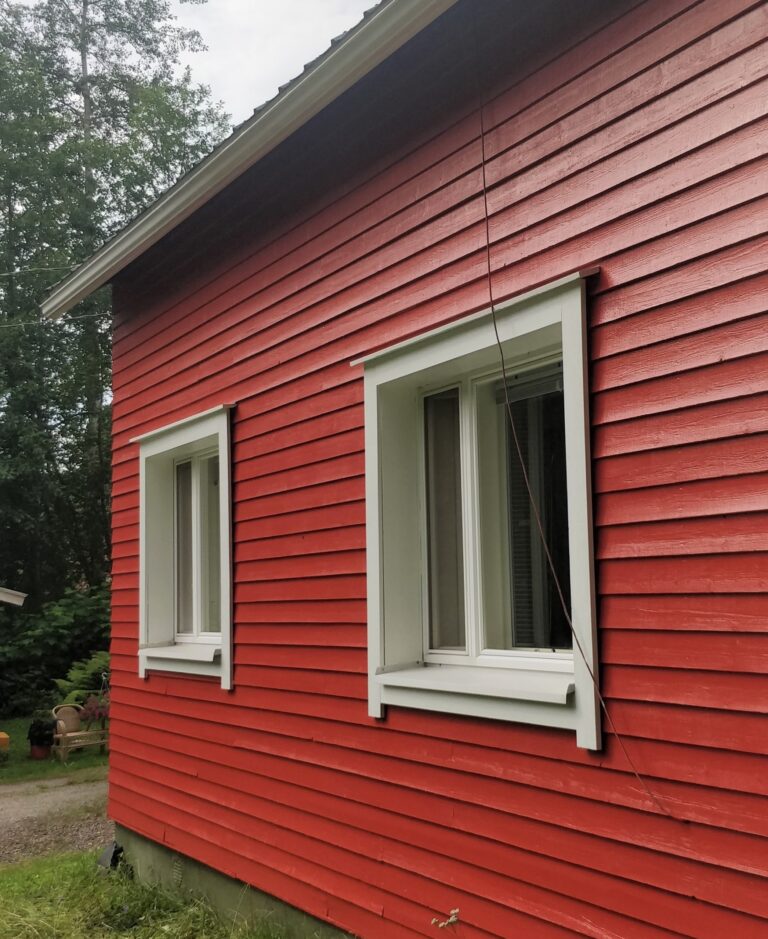 Ulkomaalaus omakotitaloon.