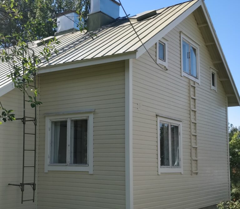 Ulkomaalaus omakotitaloon.