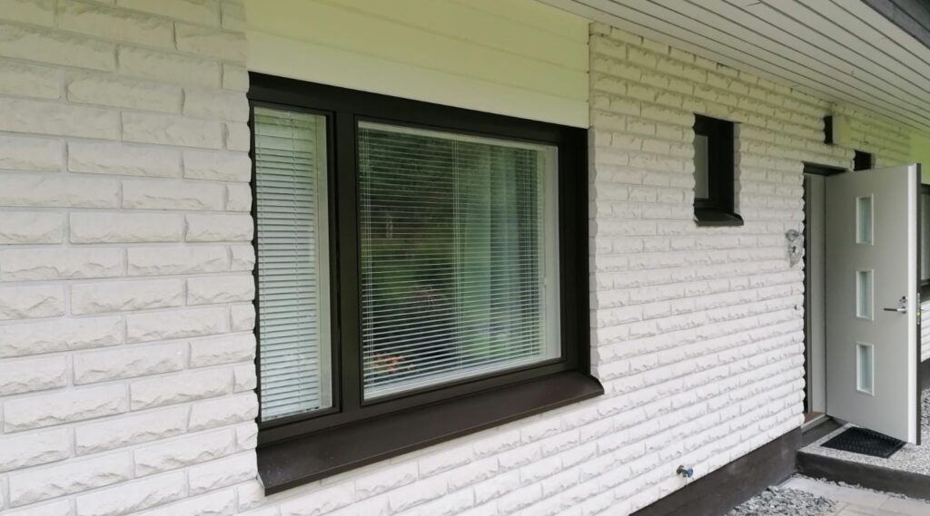 Ovi- ja ikkunaremontti.