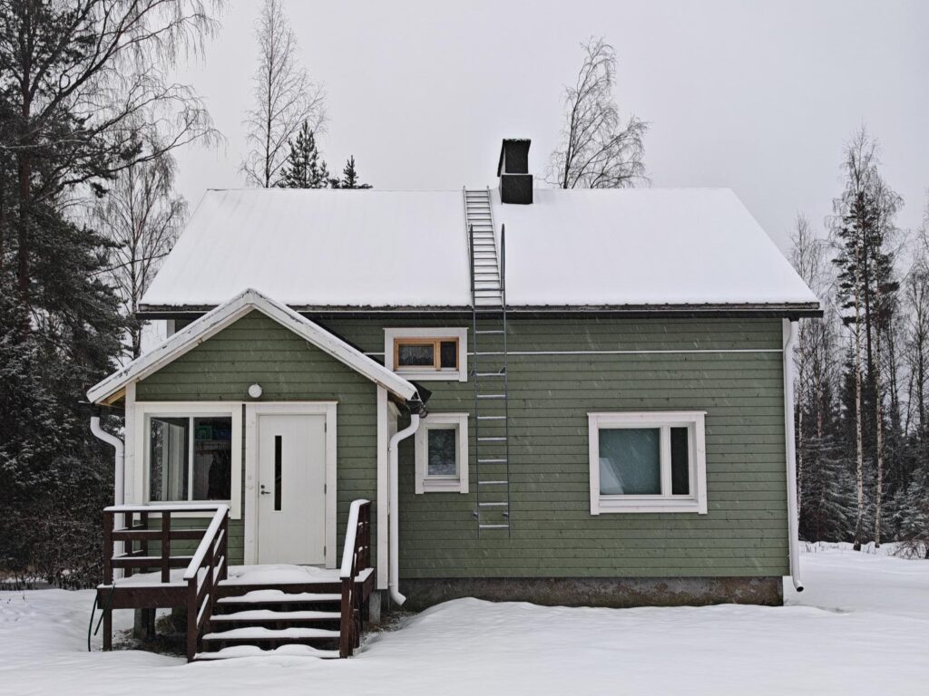 Ulkoverhouksen uusiminen, talo remontin jälkeen.