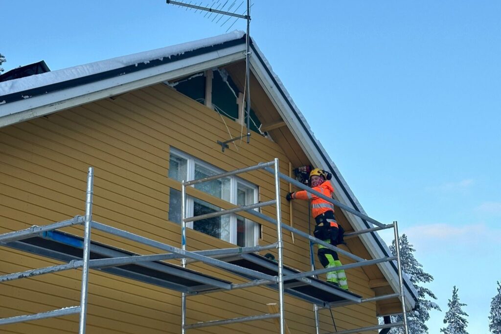Ulkoverhouksen uusiminen talvella.
